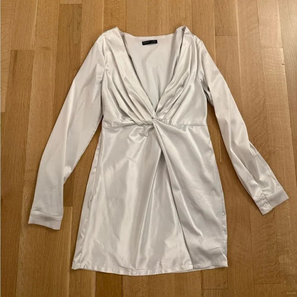 Elegant White Long Sleeve Dress